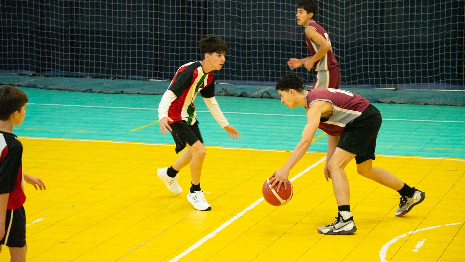 Liceo Augusto D’halmar y Colegio República de Siria avanzan en el Básquetbol Sub 14