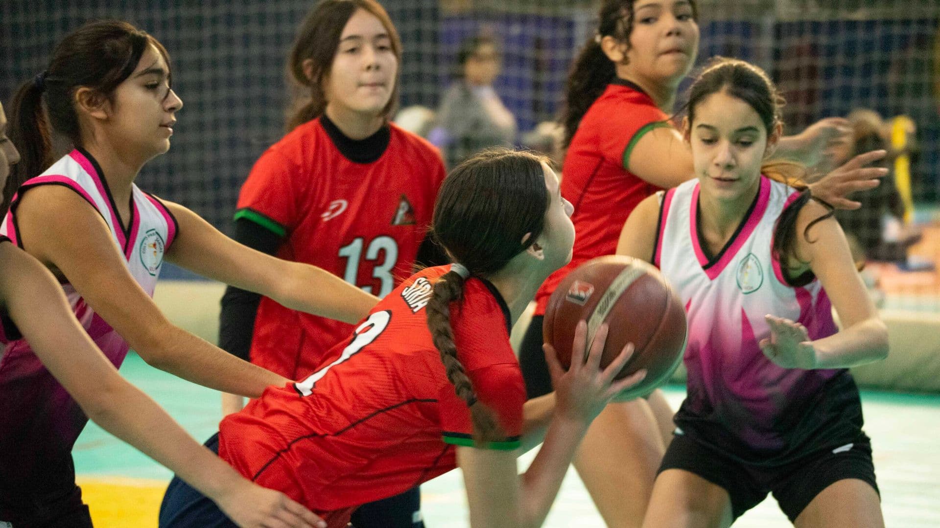 Liceo Augusto D’halmar y Colegio República de Siria avanzan en el Básquetbol Sub 14
