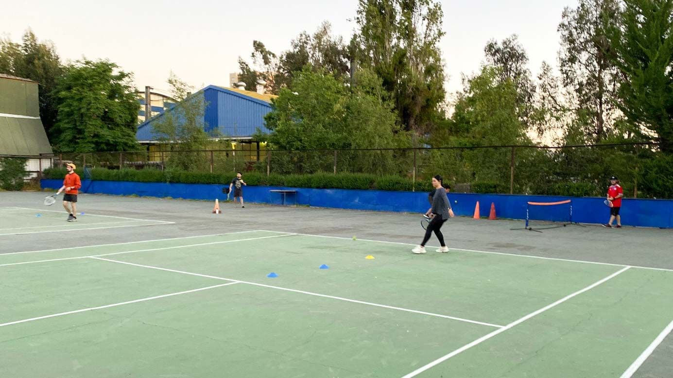 Conoce nuestra oferta de tenis en la UMCE