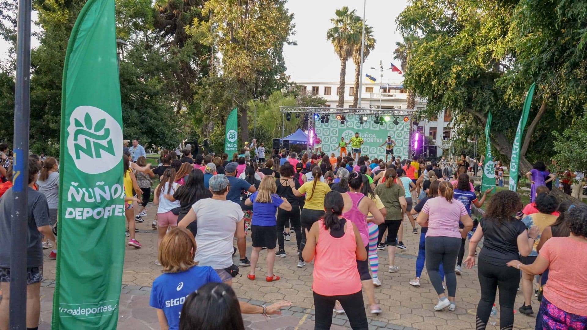 El baile se apoderó de la Plaza Ñuñoa