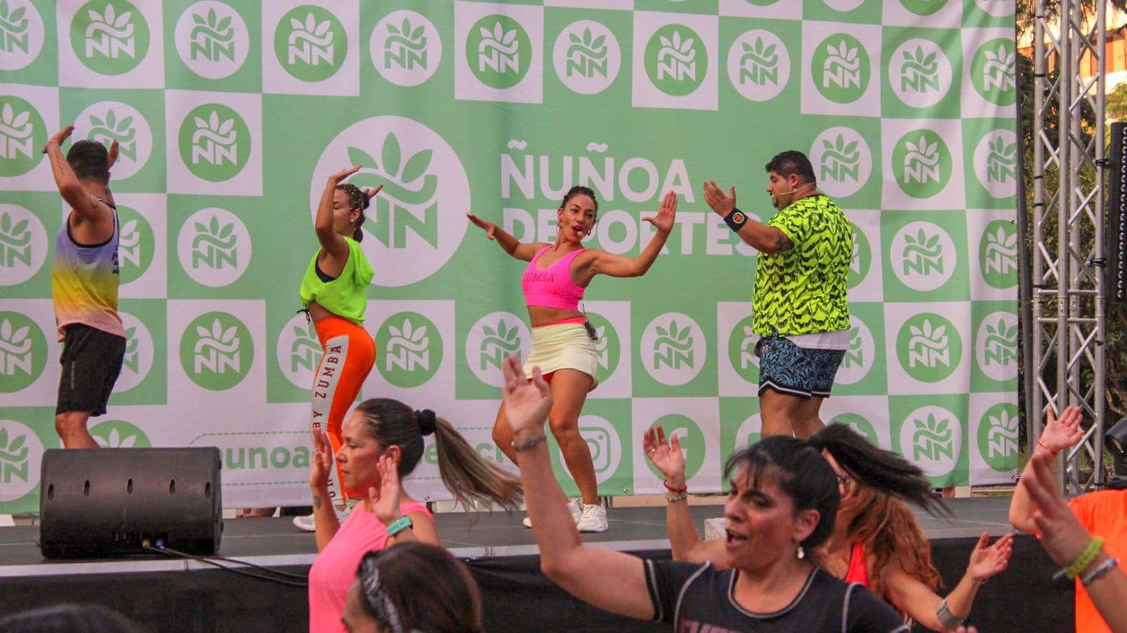 El baile se apoderó de la Plaza Ñuñoa