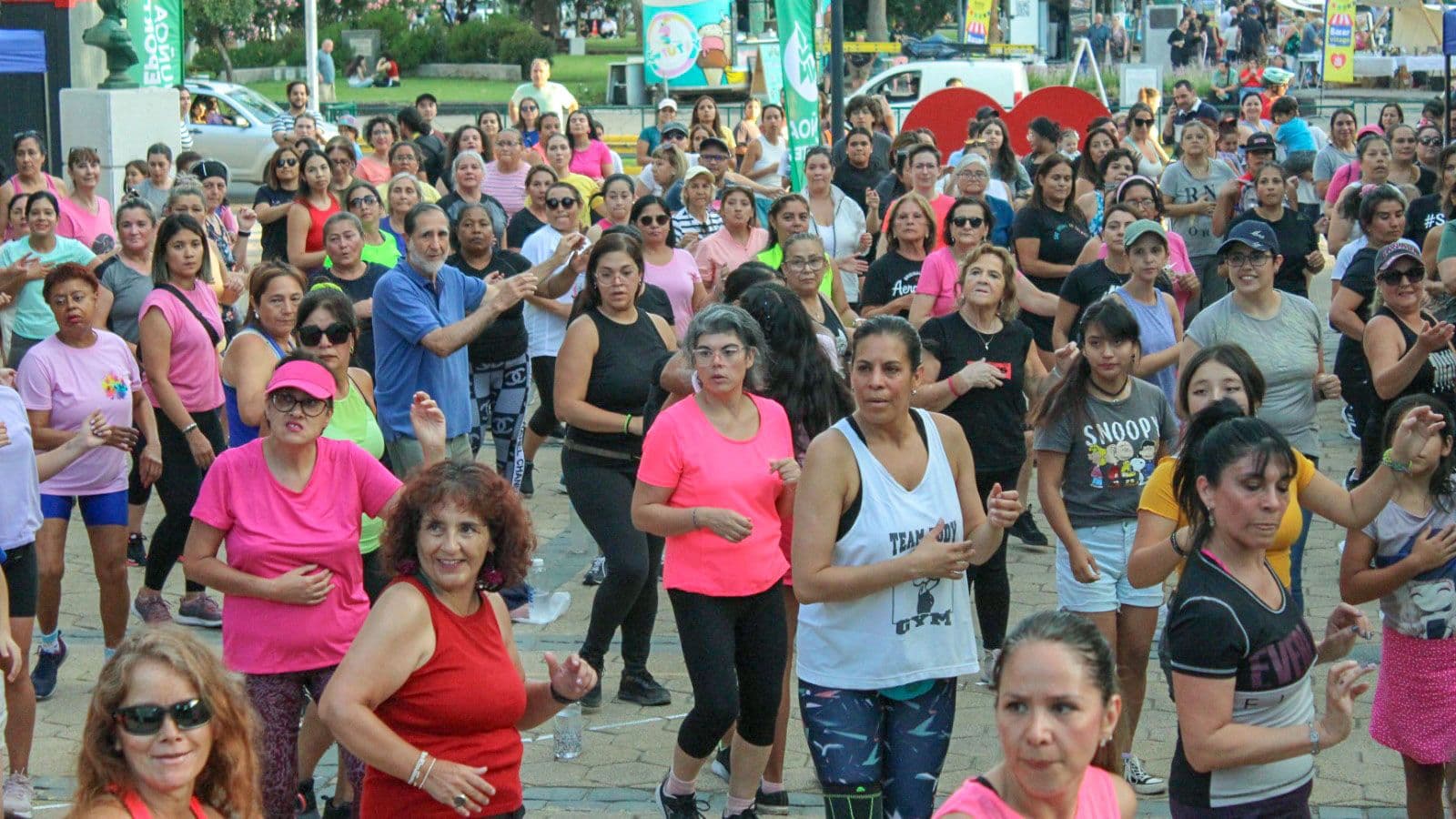El baile se apoderó de la Plaza Ñuñoa
