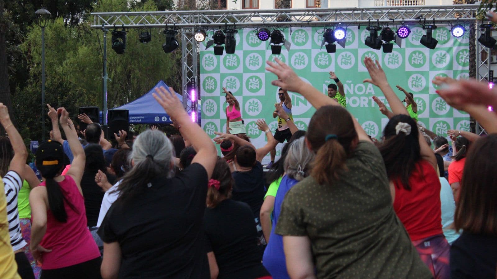 El baile se apoderó de la Plaza Ñuñoa